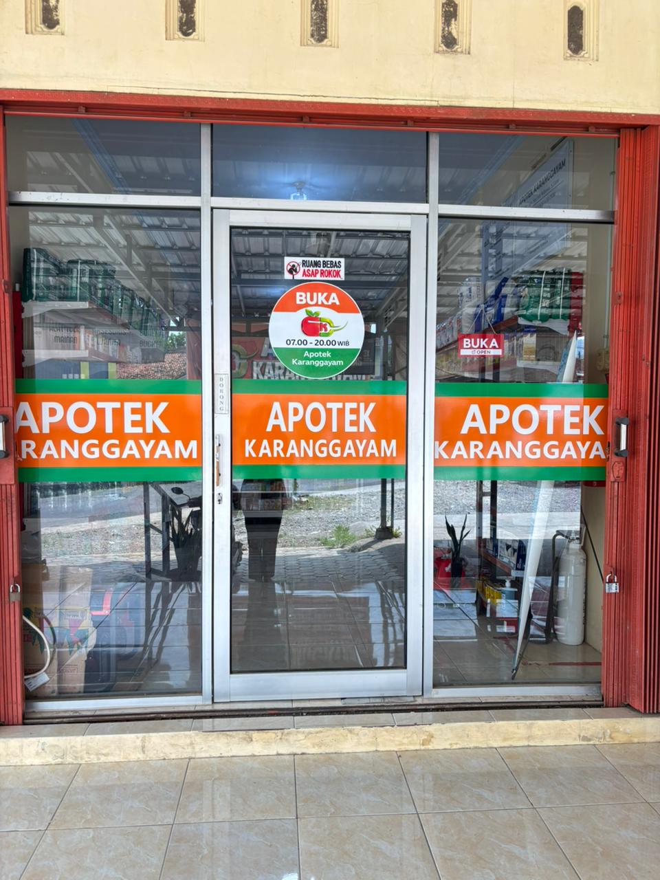 Apoteker Apotek Karanggayam